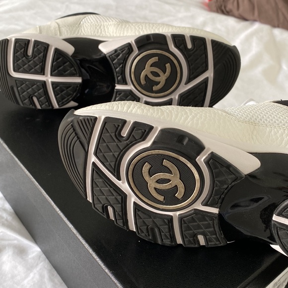 Chanel black and white classic sneakers, size 36.5 - Picture 9 of 9